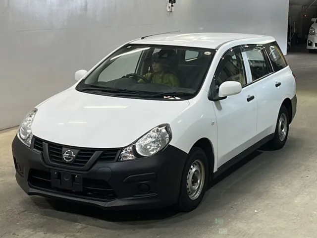 NISSAN AD 2021