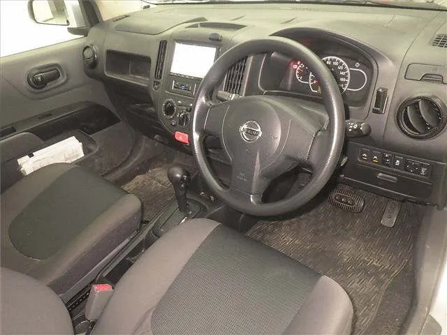 NISSAN AD 2021