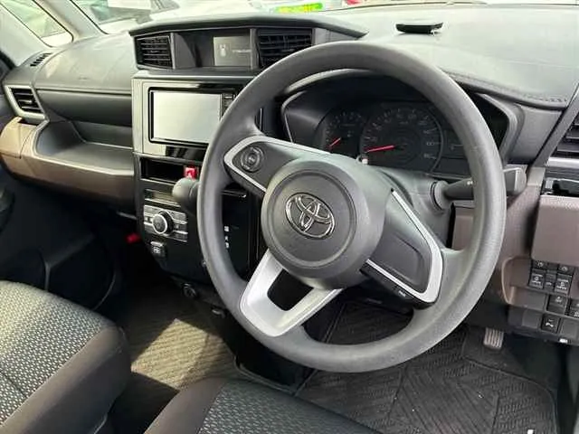 TOYOTA ROOMY 2023