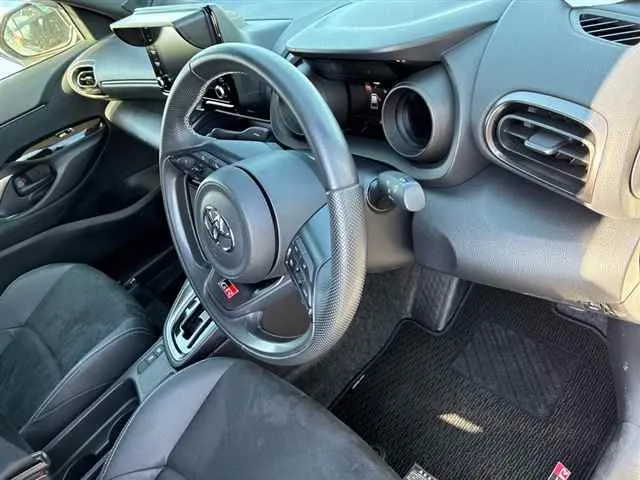 TOYOTA YARIS CROSS 2023
