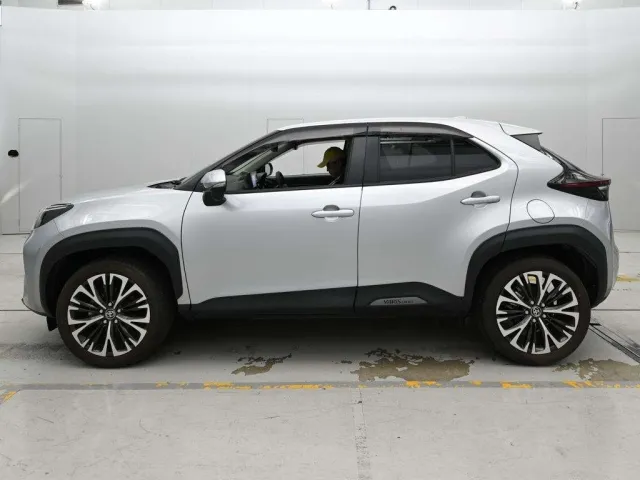 TOYOTA YARIS CROSS 2023