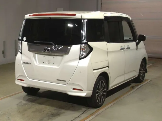 TOYOTA ROOMY 2023