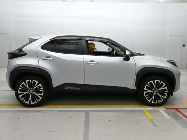 TOYOTA YARIS CROSS 2023