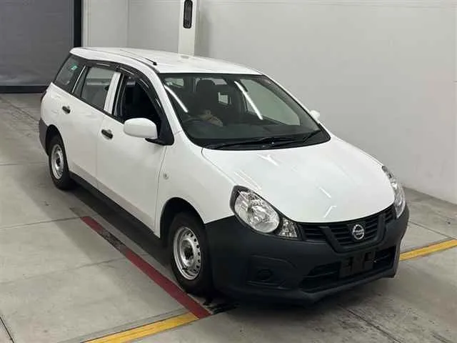 NISSAN AD 2021