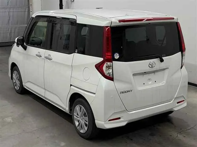 TOYOTA ROOMY 2023