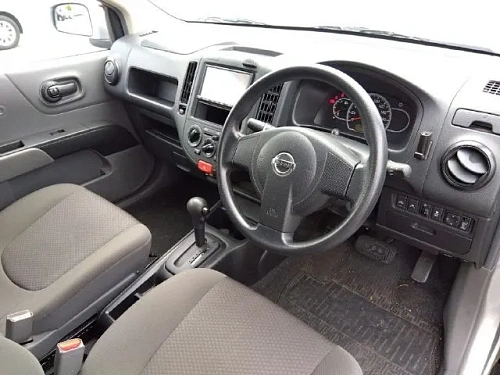 NISSAN AD 2021