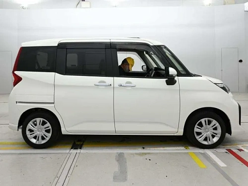TOYOTA ROOMY 2023