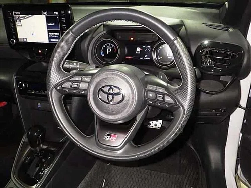 TOYOTA YARIS CROSS 2023