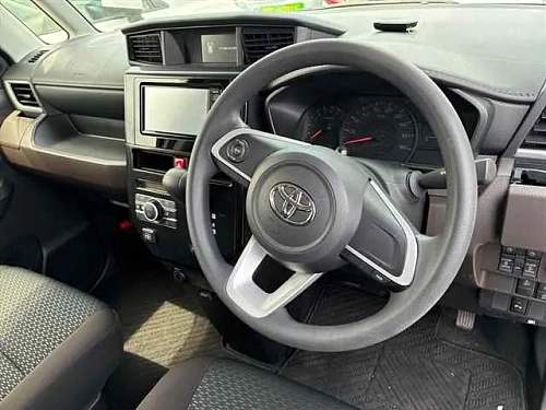 TOYOTA ROOMY 2023