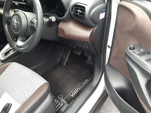 TOYOTA YARIS CROSS 2023