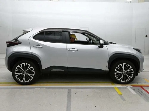 TOYOTA YARIS CROSS 2023