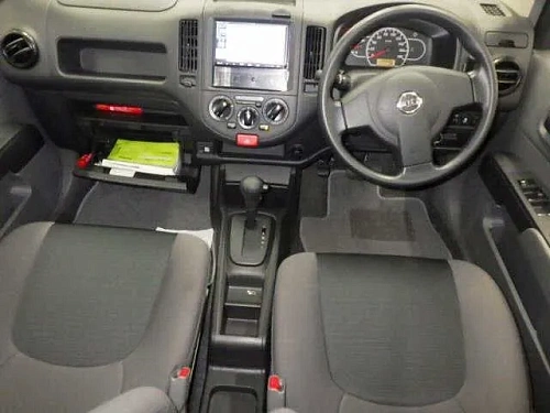 NISSAN AD 2021