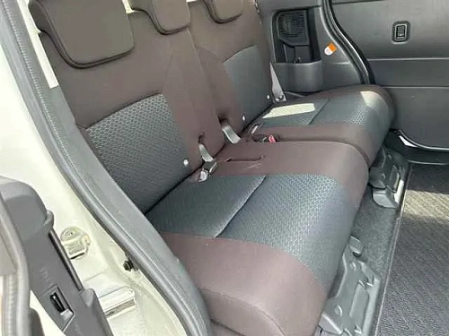 TOYOTA ROOMY 2023