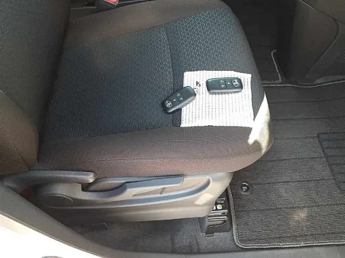 TOYOTA ROOMY 2023