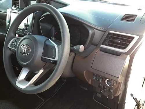 TOYOTA ROOMY 2023